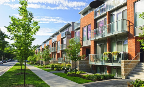 A row of morden townhomes in the city 